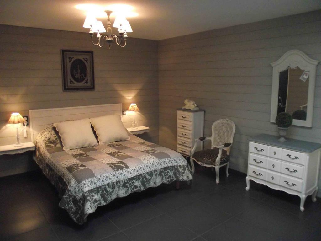 LES BELLES ÉPOQUES B&B - JACUZZI - PISCINE - TERRASSES - BRUMISATEURS - Proche Puy du Fou Saint-Germain-sur-Moine Habitación foto