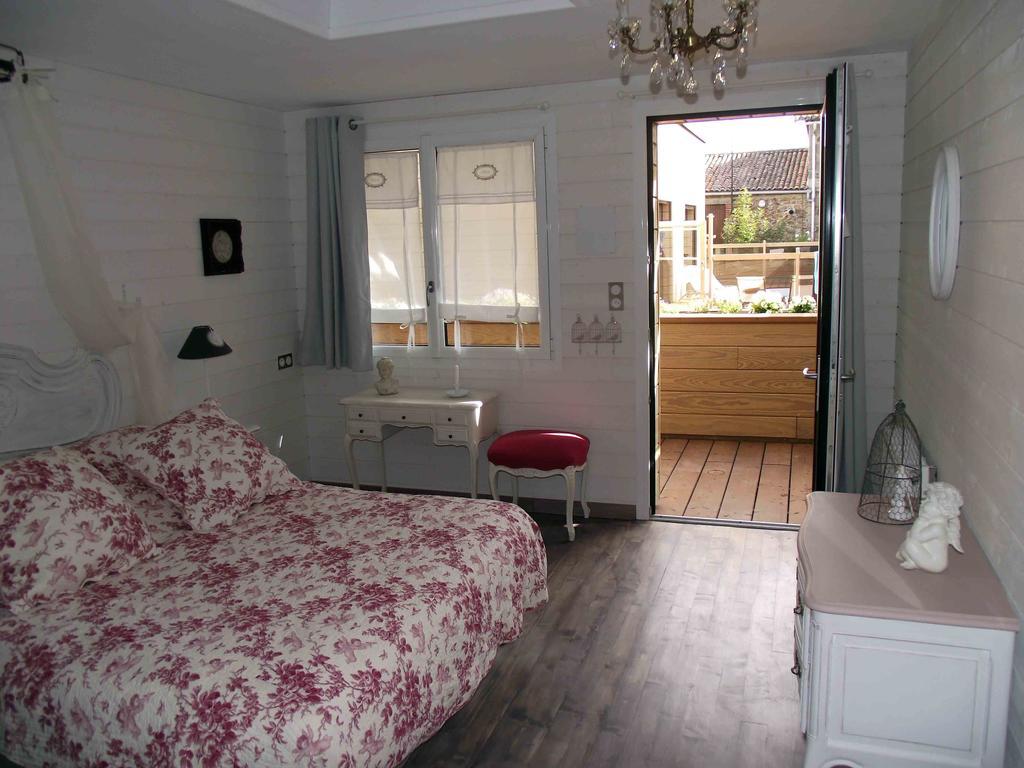 LES BELLES ÉPOQUES B&B - JACUZZI - PISCINE - TERRASSES - BRUMISATEURS - Proche Puy du Fou Saint-Germain-sur-Moine Exterior foto