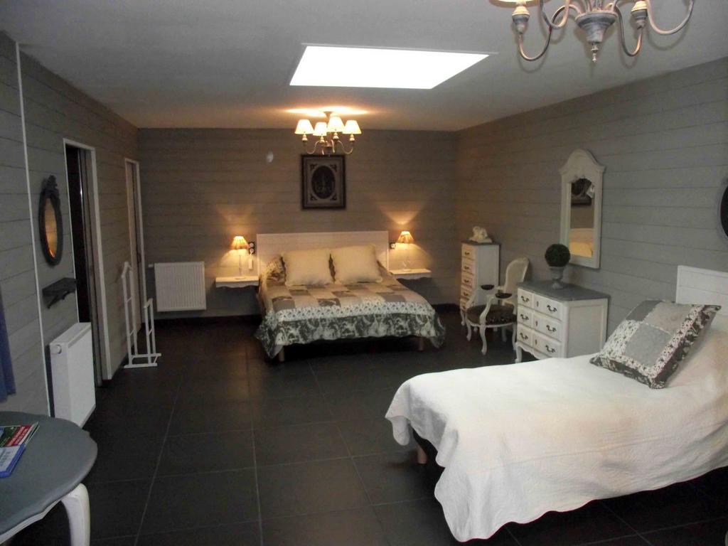 LES BELLES ÉPOQUES B&B - JACUZZI - PISCINE - TERRASSES - BRUMISATEURS - Proche Puy du Fou Saint-Germain-sur-Moine Habitación foto